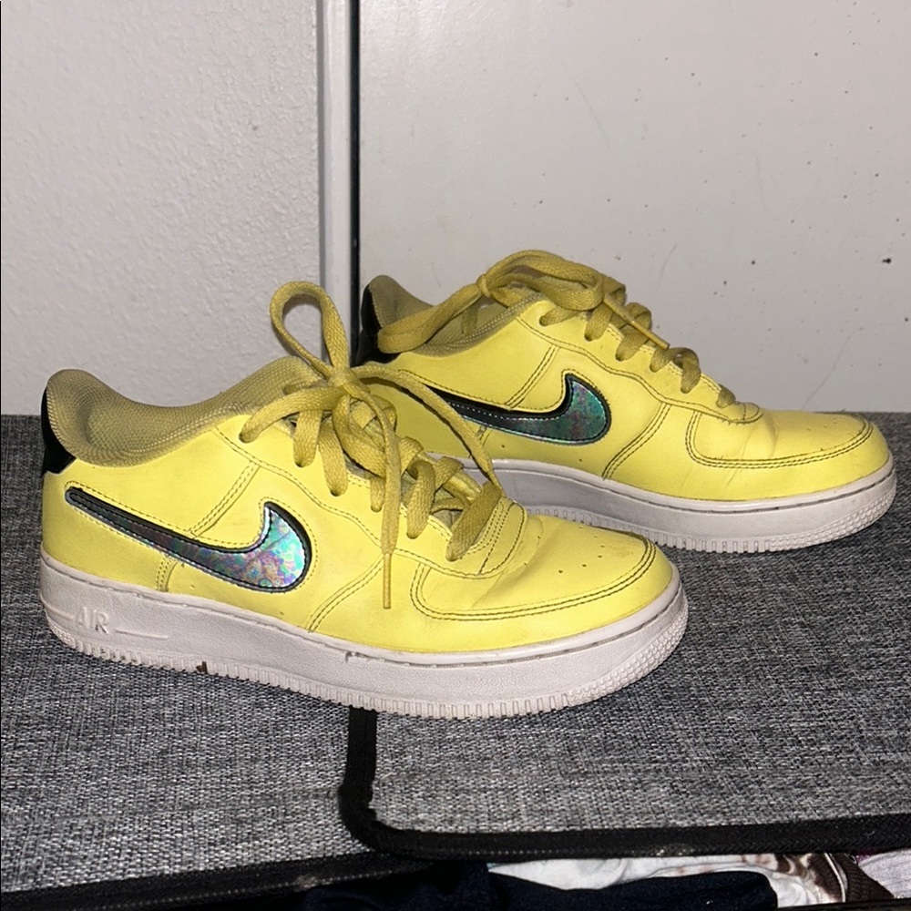 Nike Yellow Sneakers Classic Low-Top Style